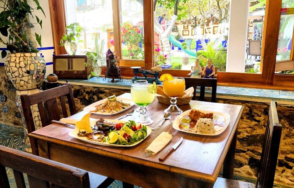 Hostal Plaza Central Gallery